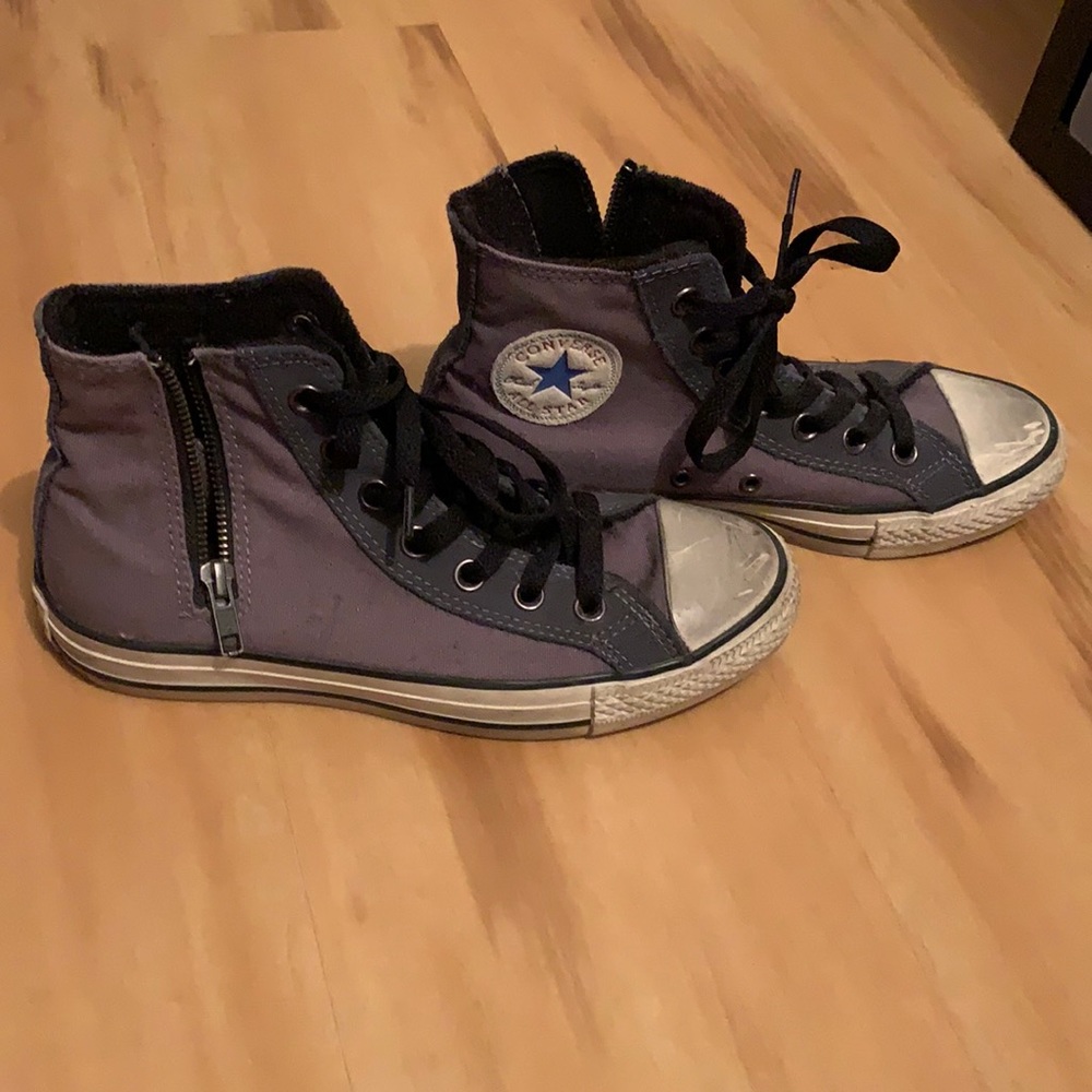 Grey converse